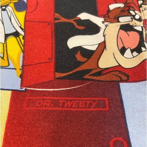 Looney Tunes Scrubs Bugs Bunny Tasmanian Devil Daffy Duck Tweety Bird Cartoon - Picture 4 of 11